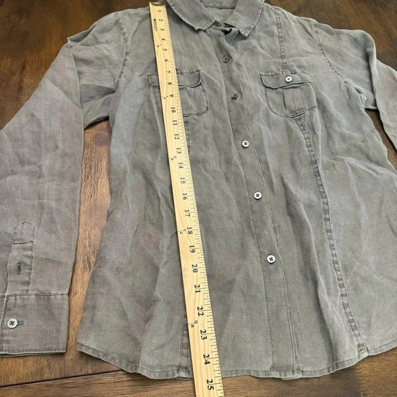 Excellent condition Tommy Bahama Relax 100% linen button down shirt. Gray, small - Picture 7 of 9
